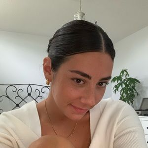 Meet your Posher, Daniela